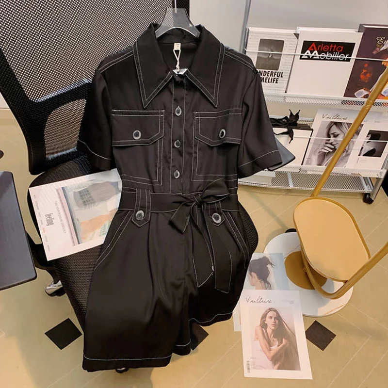 

Платье-трапеция женское джинсовое с отложным воротником, коротким рукавом, карманом и высокой талией