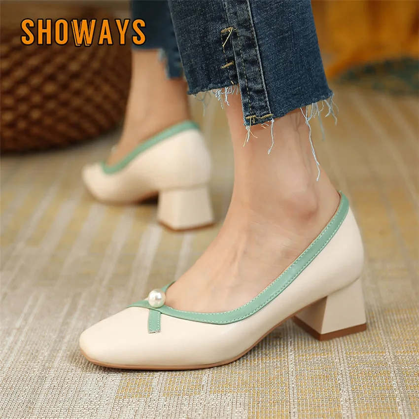 

Женские туфли-лодочки на квадратном каблуке 4,5 см, с жемчугом