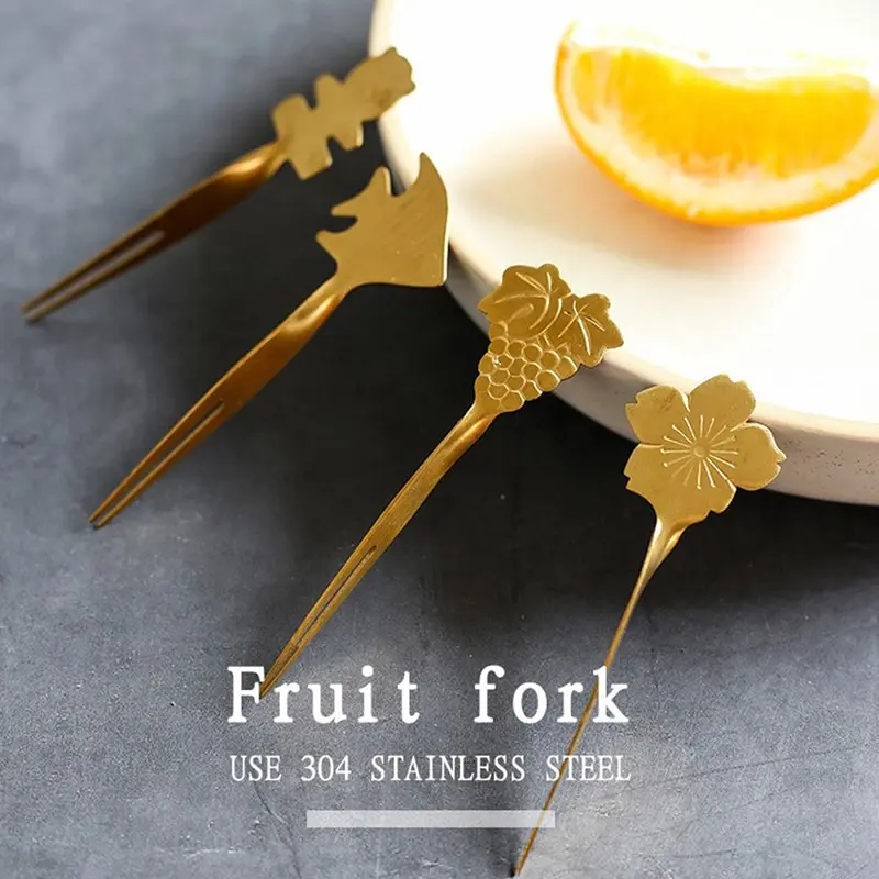 

4Pcs/set Cute Fish Bear Cherry Blossom Stainless Steel Dessert Fruit Forks with Holder Mini Salad Fruit Fork Food Flatware