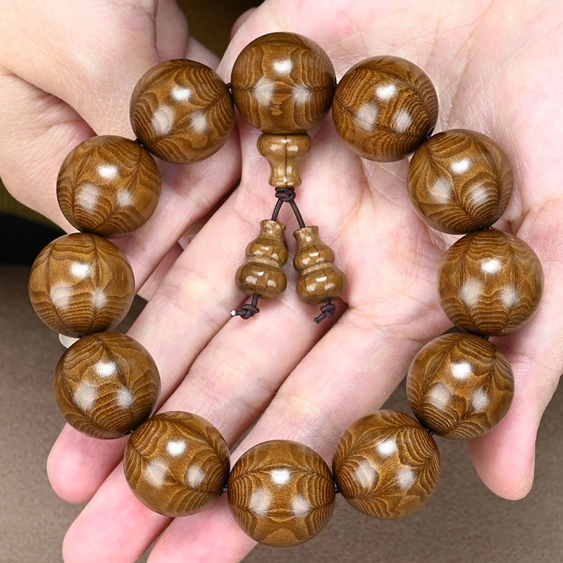 

Wutai Mountain, six wooden hand strings, male old materials, nine full grains, natural dragon falling wood Buddha