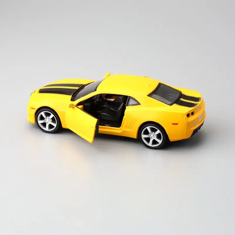 RMZ City игрушка литая модель в масштабе 1:36 Chevrolet Camaro открывающаяся задняя дверь