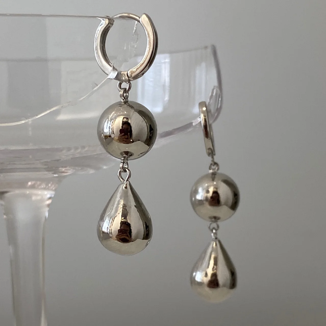 

Серьги LONDANY, умные текстурные серьги, темпераментные серьги, серьги с пряжкой, гравитационные металлические серьги