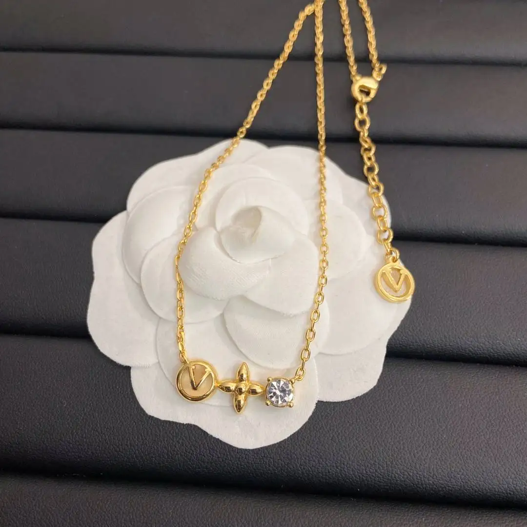 

2022 New Fashion Designer Necklaces for Women Luxury Letter V Necklaces Jewelry for Female Gold Color Trendy Girl Party Gift