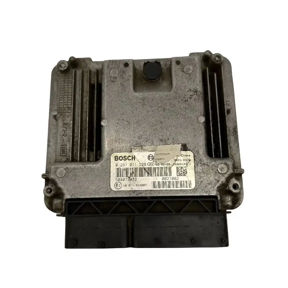 0281011228 Подходит для б/у ECU двигателя Iveco проверен и можно использовать нормально.