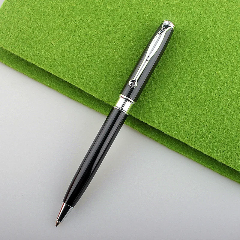 Шариковая ручка серебристого и черного цвета 4 |