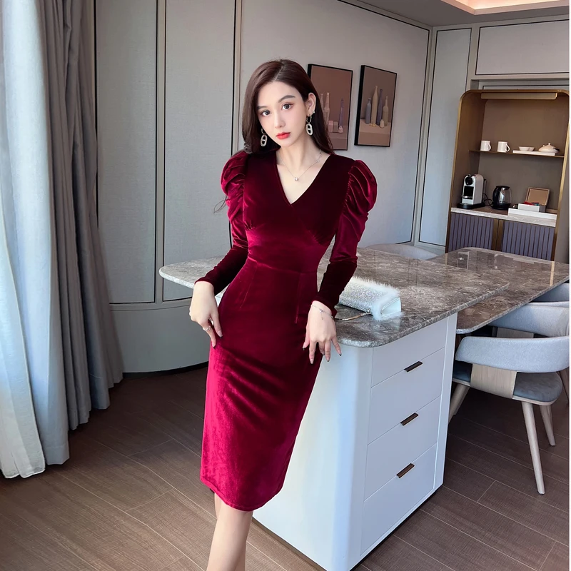 Купи V-neck Dress Autumn 2022 Women's Clothing Tight Fitting Long Sleeve Velvet Hip Wrap Woman Clothes Dresses Elegant Midi Winter за 1,740 рублей в магазине AliExpress