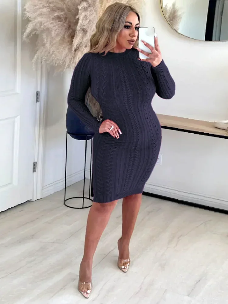 Женское платье-свитер с открытой спиной на осень/зиму