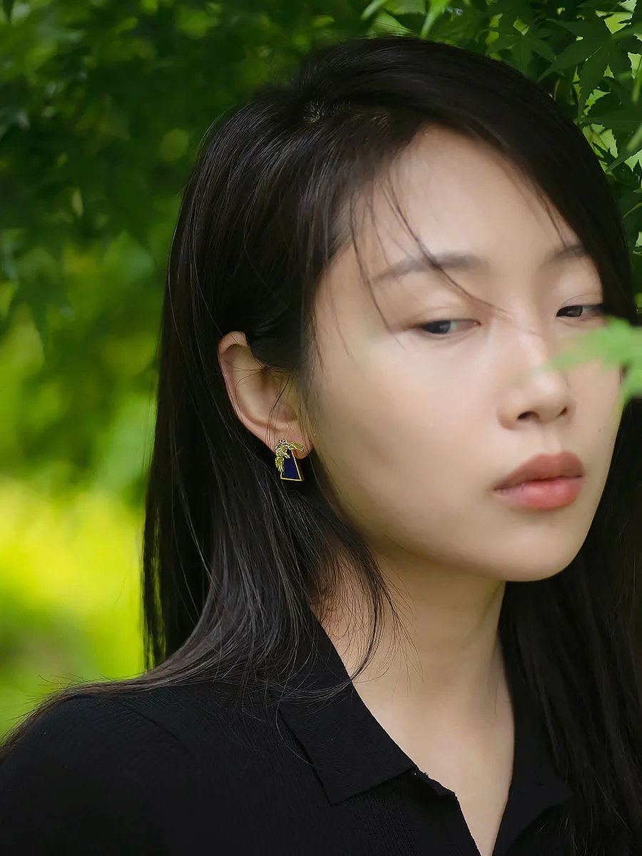 Элегантные темпераментные серьги с лазуритом и красной короной для женщин