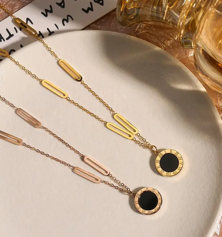 

2023 Classic Temperament Accessories Fashion Stainless Steel Sexy Necklace Women‘s Wafer Pendant Girls Party Gift