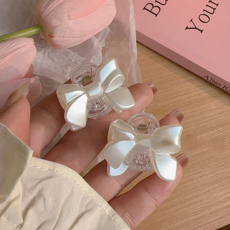 

Весенние новые белые заколки для волос в форме бабочки 3 см, заколки для волос с маленьким бантом, модные простые Стильные милые свежие закол...