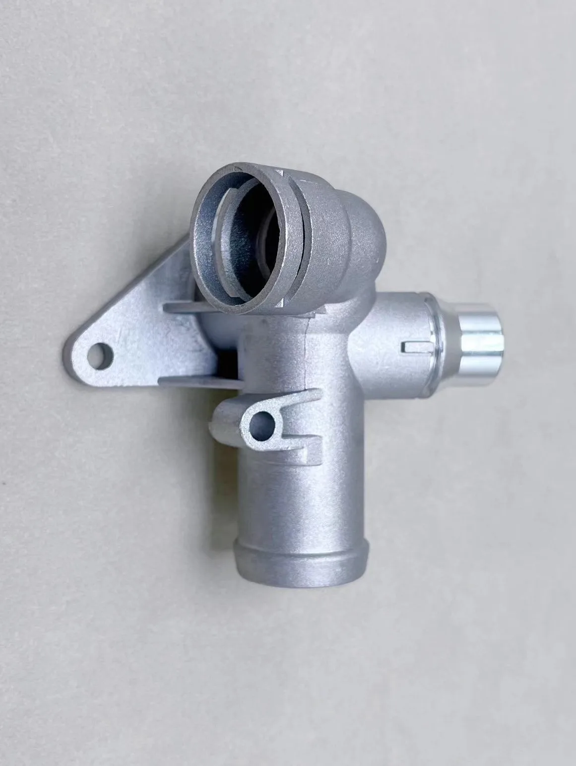 06B 121 133 D соединитель шланга для охлаждения воды фланец 06B121133D Audi A4 Quattro 18T 2002 2003 2004