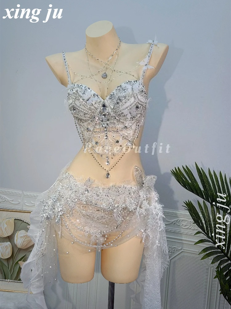Фото Xing Ju White Butterfly Роскошный топ-сарафан с бриллиантами, прозрачная юбка с кисточками, сексуальный сценический костюм для певицы/танцовщицы, наряд для вечеринки/дня рождения №2