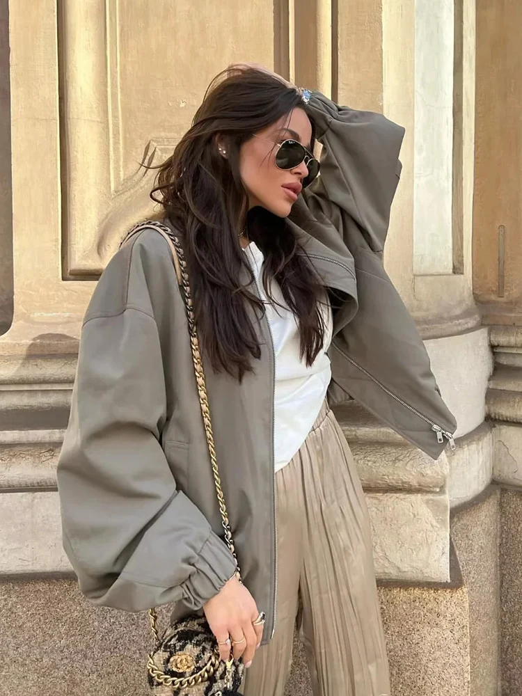 

Женская куртка-бомбер на молнии с круглым вырезом и рукавом «летучая мышь»