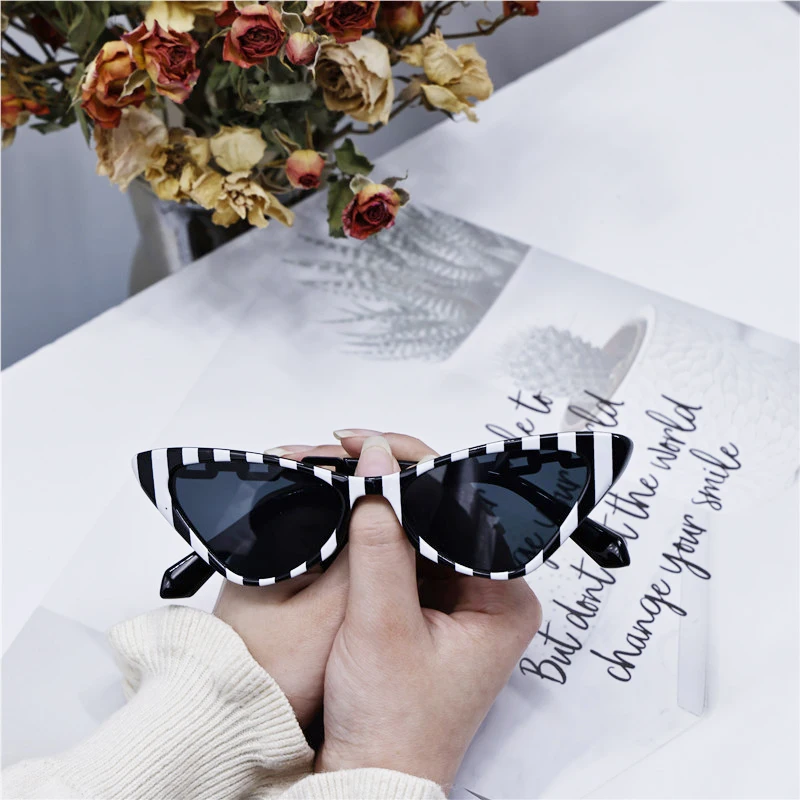 

2022 Fashion New Women's Personality Sunglasses Vintage Gold Beige Tea Trend Shade Sun Glasses Latest Outdooor UV400