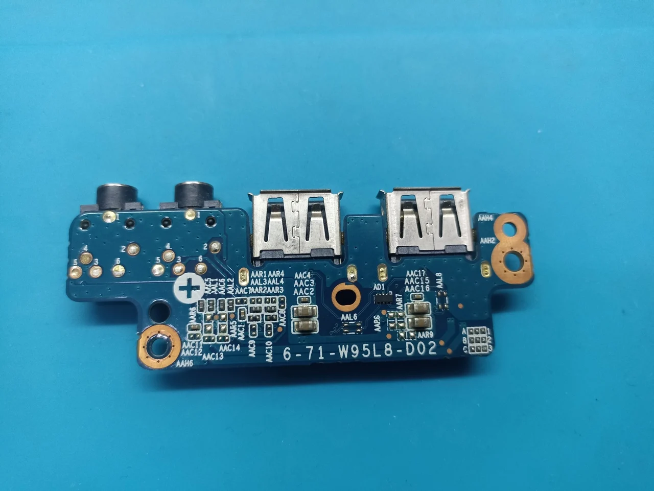 USB плата с аудио разьемами 6-71-W95L8-D02 для ноутбука DEXP CLV-950-BPN (art.: 3920bb18ac5cc) - 3920bb18ac5cc