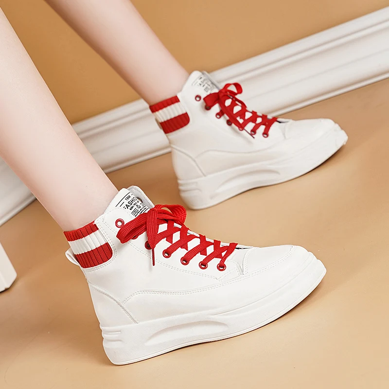 Женские высокие кроссовки на платформе с вулканизированной подошвой модная