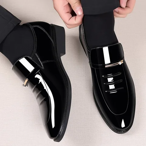 Туфли мужские из лакированной кожи, деловая повседневная обувь, заостренный носок, без застежки, лоферы для мужчин, роскошная женская свадебная обувь, модель 2023