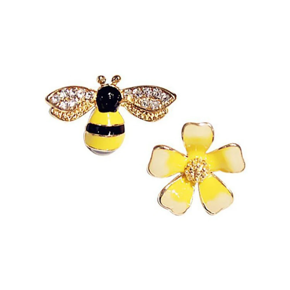 

S925 Silver Needle Fashion Simple Earrings Small Net Red Asymmetric Bee Flower Earrings Cute Cold Wind Niche Design Jewelry