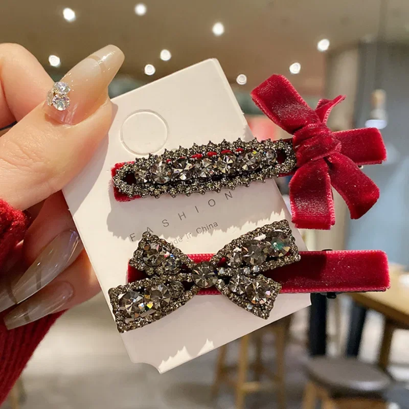 Красные бархатные заколки с бантом