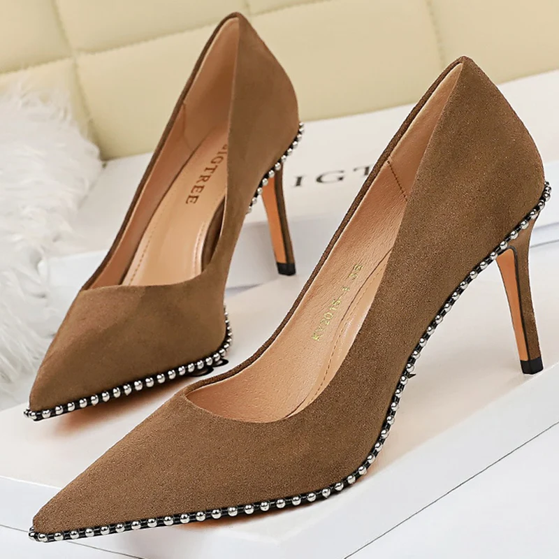 

2022 Elegant Women 8cm High Heels Pumps Scarpins Office Lady Sexy Nightclub Khaki Black Heels Valentine Rivets Shoes Plus Size