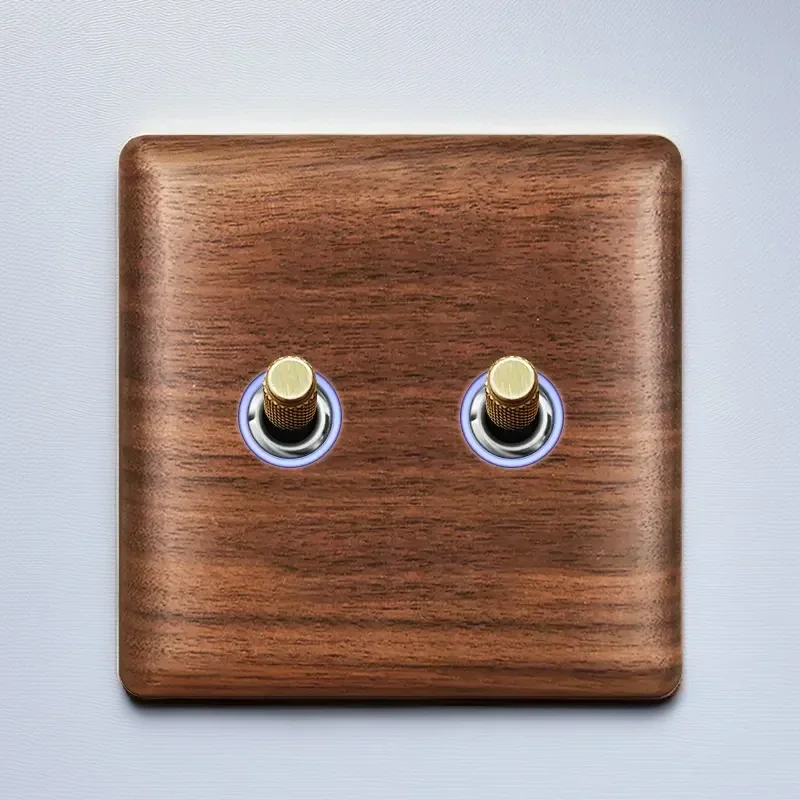 

Винтажный деревянный выключатель и розетка FRONCS