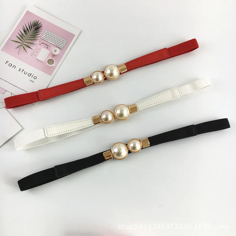 

Женский тонкий ремень с жемчужной пряжкой и крючком