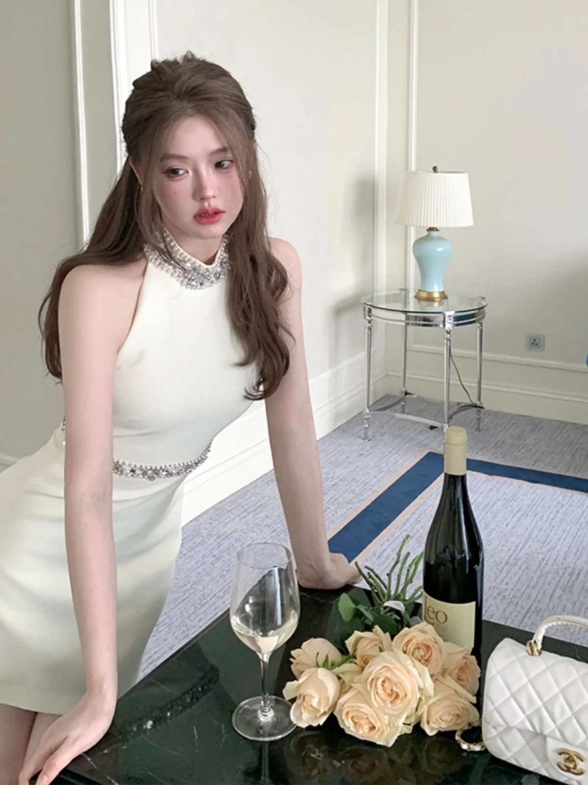 Картина Shiya French sle 2024 новое платье с подвесным вырезом и бусинами светское