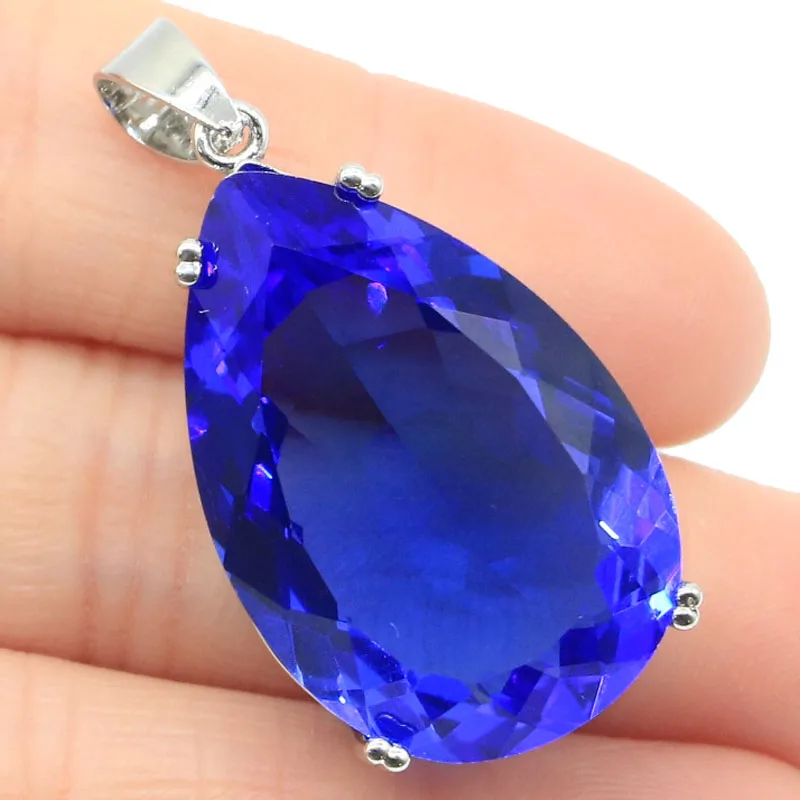 

Женский кулон из серебра 925 пробы, 11 г