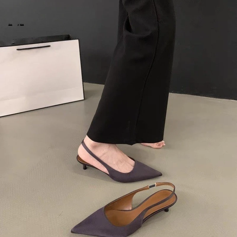 Бутиковая осенняя модная обувь 2024 хит продаж женская на шпильке с острым носком