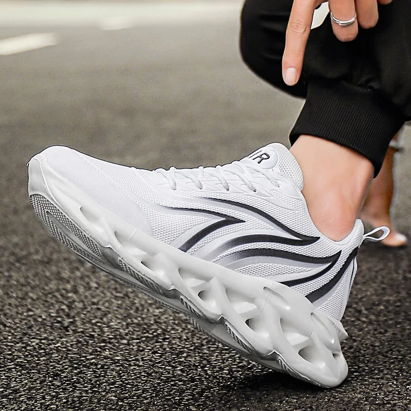 Summer Hot Selling Red Men Running Shoes Fashion Mesh Men Outdoor Sneakers Breathable Lightweight Men Shoes  Zapatillas Hombre