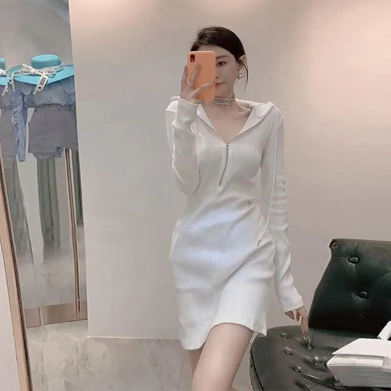 

In the Early Autumn of 2022, the New Slim Dress Shows Thin Temperament, Women's Foreign Style Waist Closing Hooded Hip Skirt