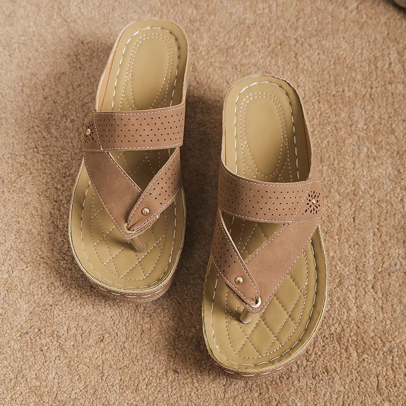 Женские шлепанцы на танкетке летние сандалии больших размеров в европейском и