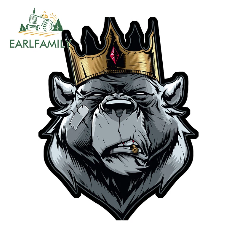 

EARLFAMILY 13 см x 10,3 см мультяшный медведь King Автомобильная Наклейка виниловая оконная наклейка для внедорожника Шлем Наклейка JDM животное большая голова наклейка s