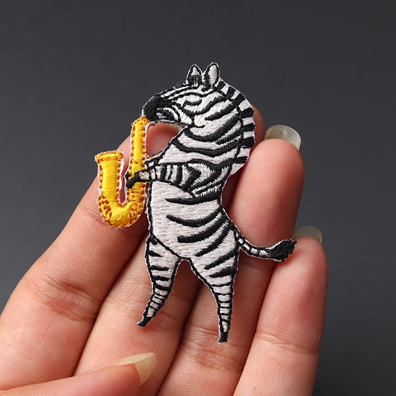 Выдувной саксофон Зебра размер: 6x3 см патчи с утюгом вышивка детской одежды