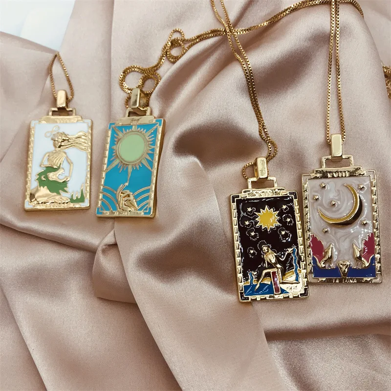 

Copper Plated 18-karat Gold Fashion Vintage Dripping Oil Painting Pendant Necklace Tarot Card