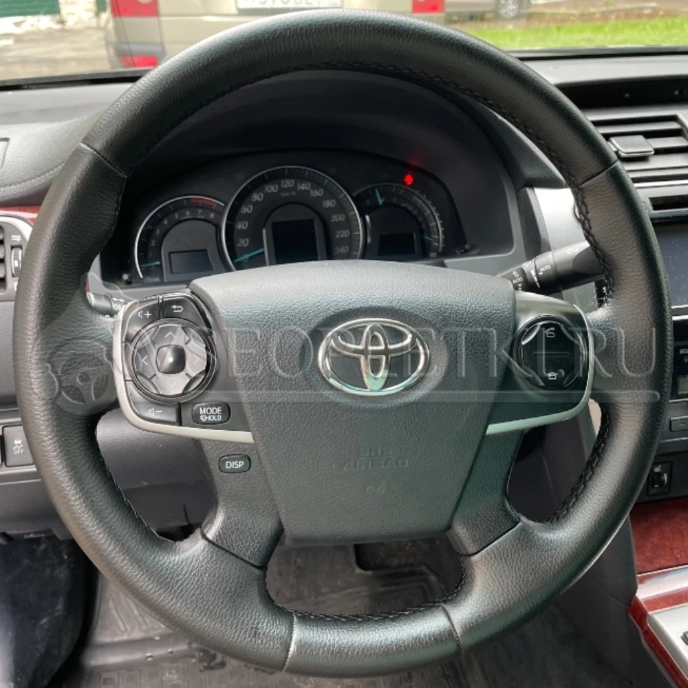 Оплетка на руль &quotToyota Camry&quot (Тойота Камри 50 кузов) для кожаного руля - черная