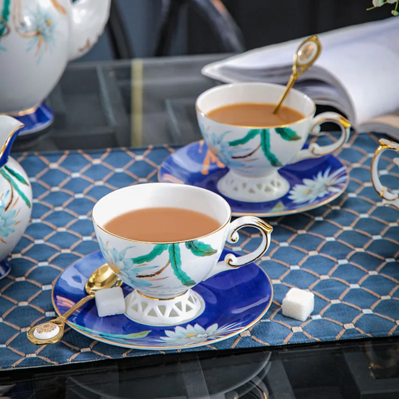 

Европейский роскошный набор кофейных чашек и блюд из костяного фарфора в стиле Пномпень