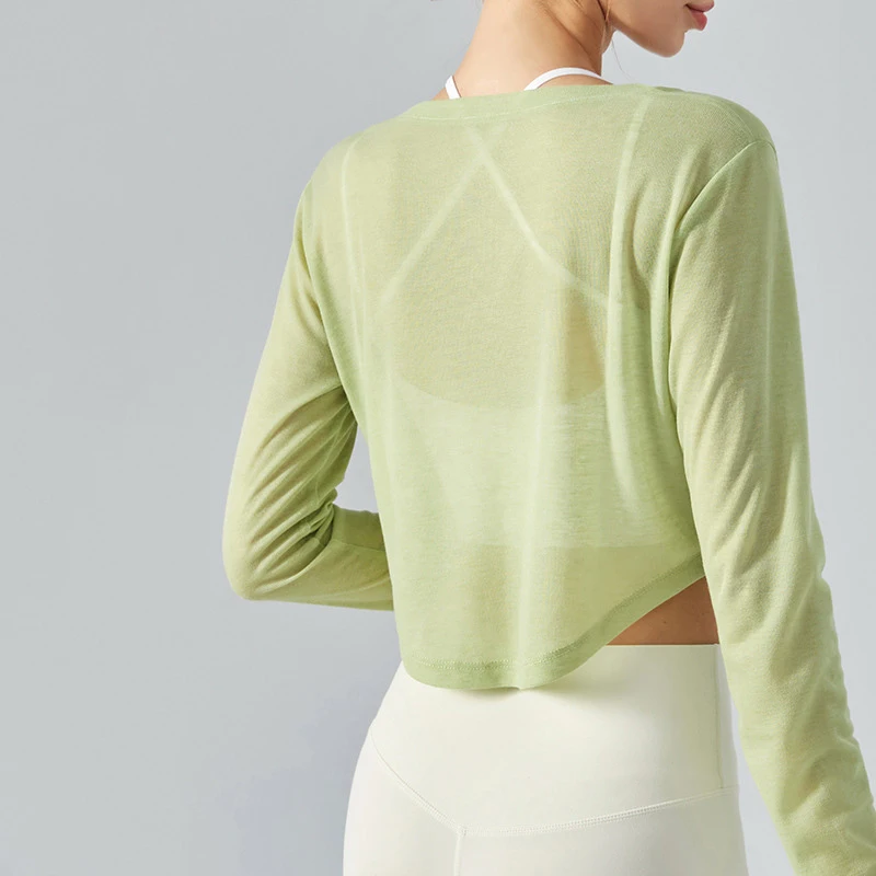 Спортивная женская футболка с коротким рукавом