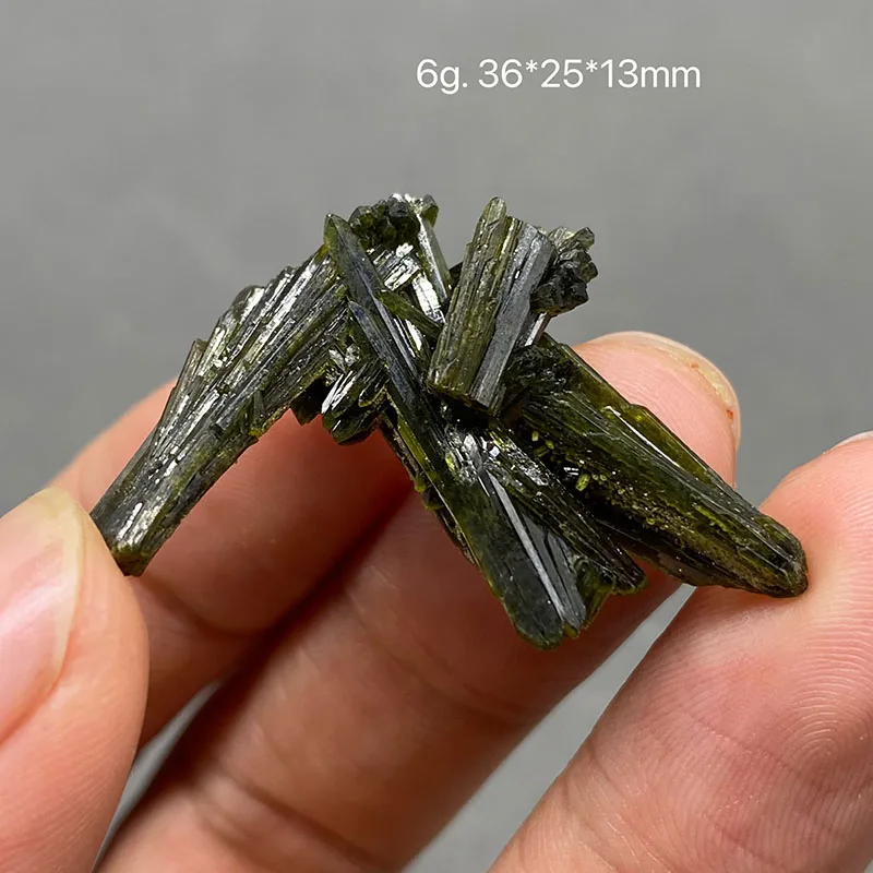 100% натуральные бразильские перья Зеленые искусственные кристаллы образец