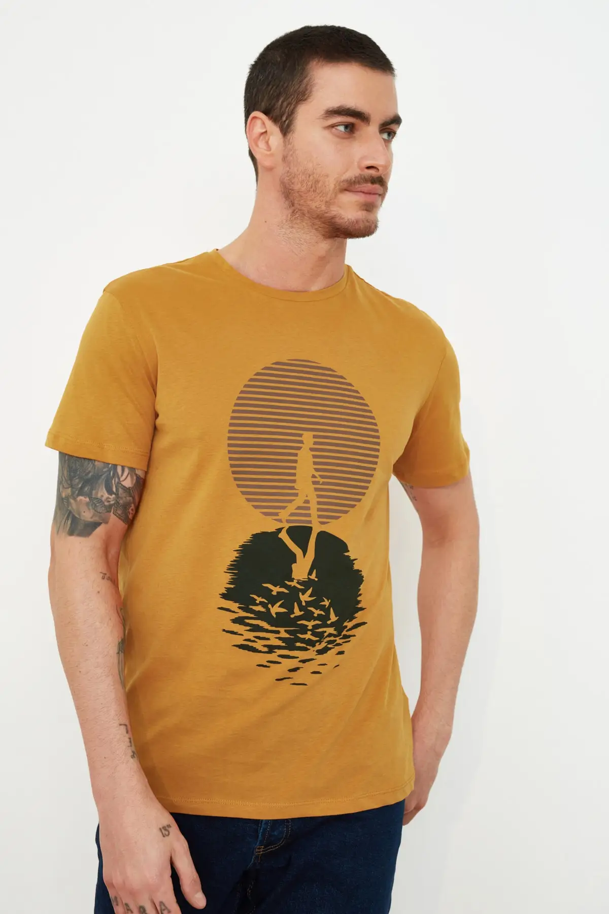 

Trendyol Men 'S Regular Fit Printed Short-Sleeve T-Shirt TMNSS21TS2834