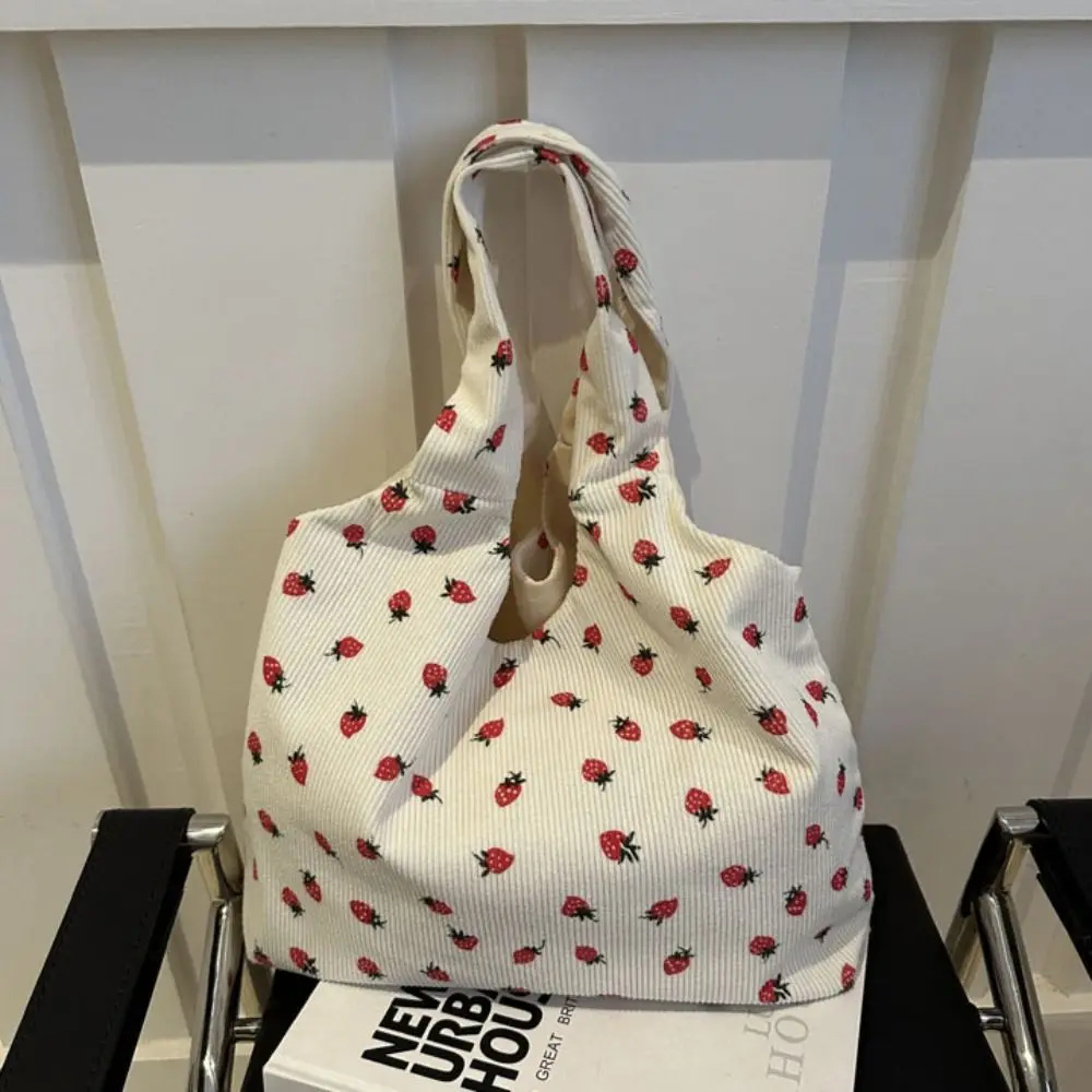 Большая вместительная сумка-тоут с клубникой и принтом квадратной формы женская