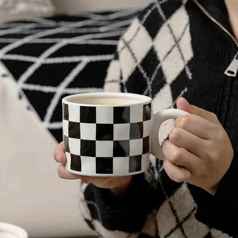 400ml Creative Hand-painted Ceramic Personality Coffee Mug Chessboard Design Tea Milk Breakfast Cup Home Office Dinkware |