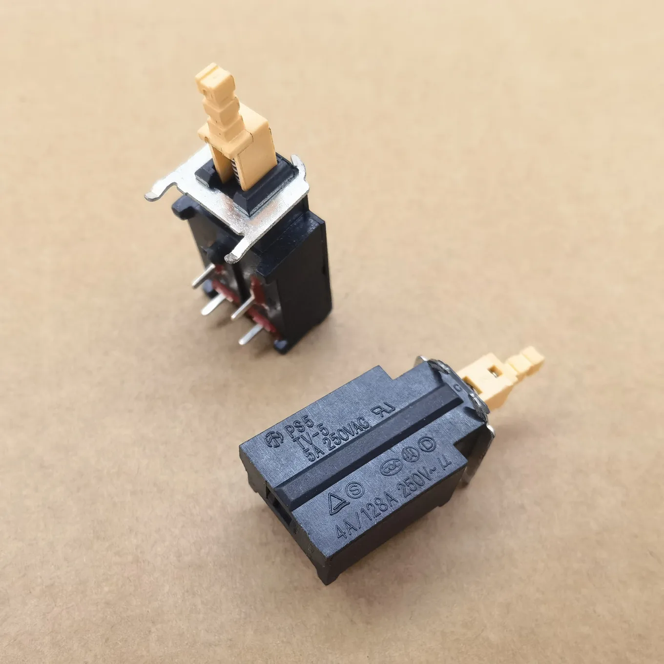 

Оригинальный новый 100% PS5 TV-5 самоблокирующийся выключатель питания 5A250VAC ТВ кнопочный переключатель 4pin