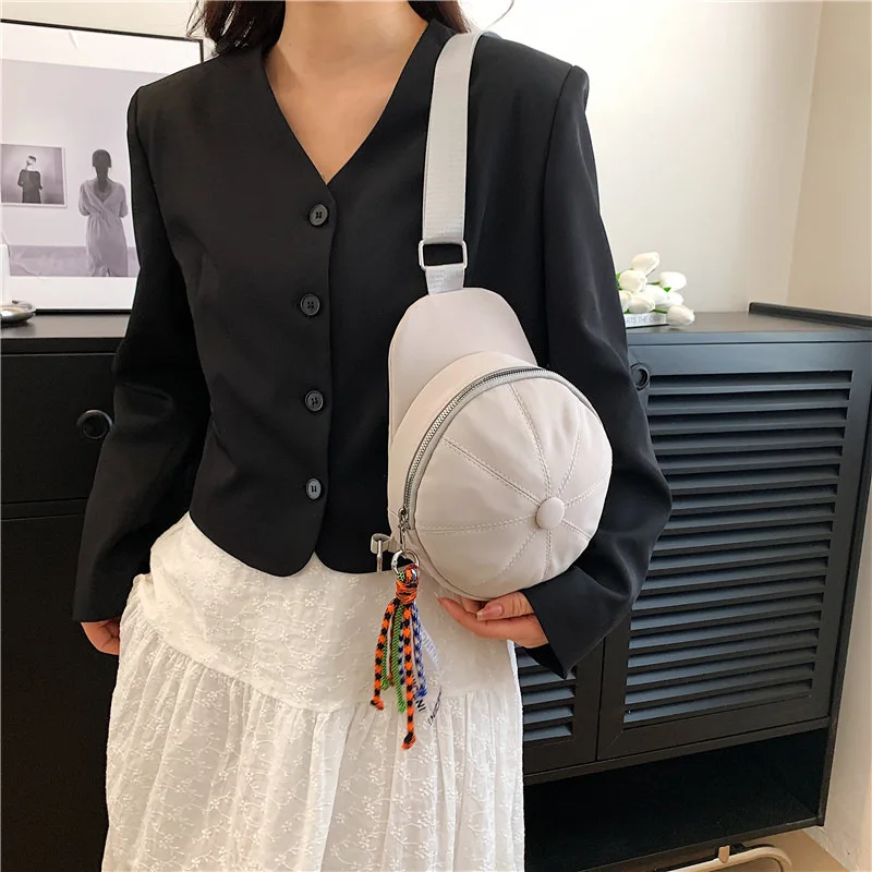 

Новая трендовая модная дизайнерская нишевая шляпа в иностранном стиле, популярная простая индивидуальная универсальная нейлоновая Повседневная сумка через плечо