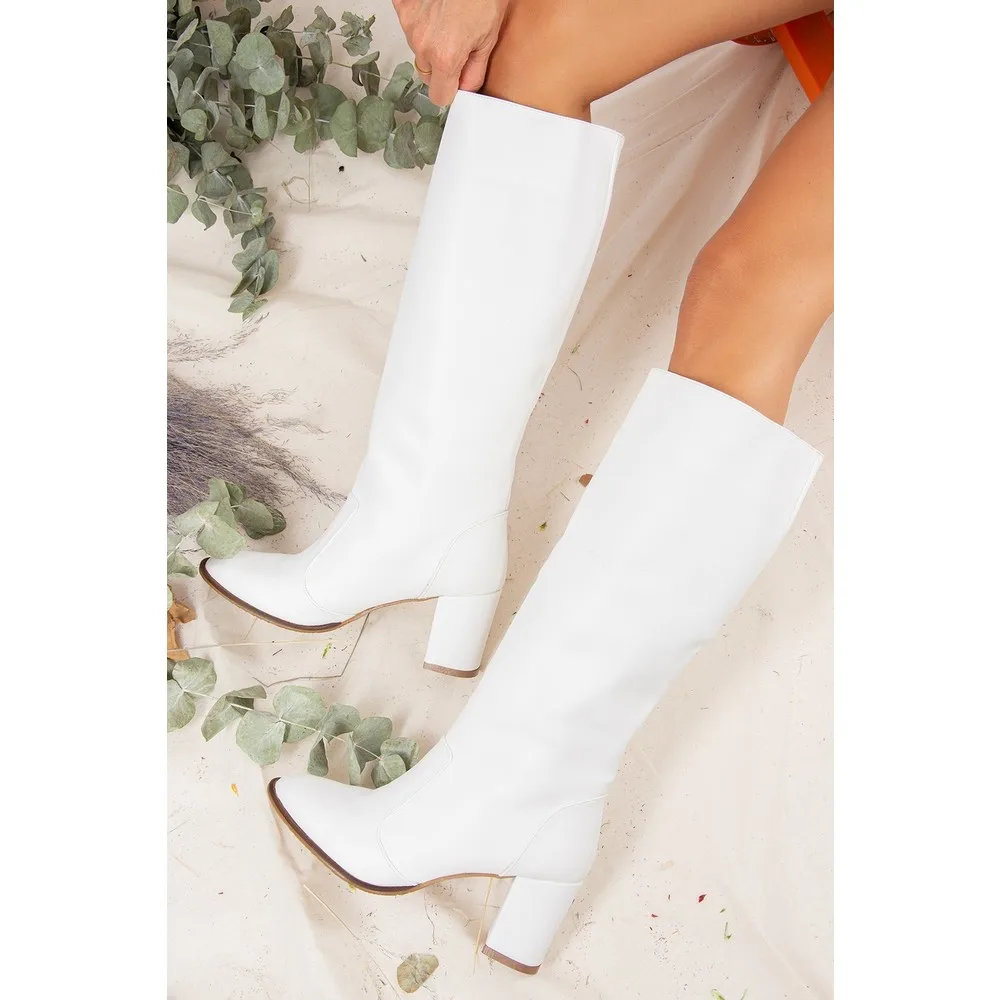 

Dorlie White Women 'S Boots J610082009