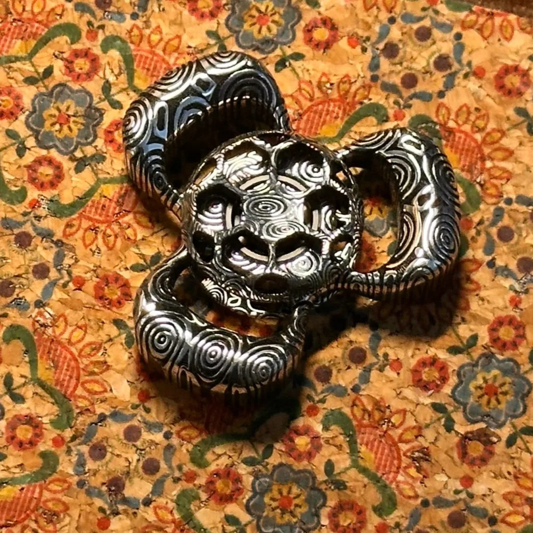 Спортивный гироскоп с тремя страницами для разжигания пальцев