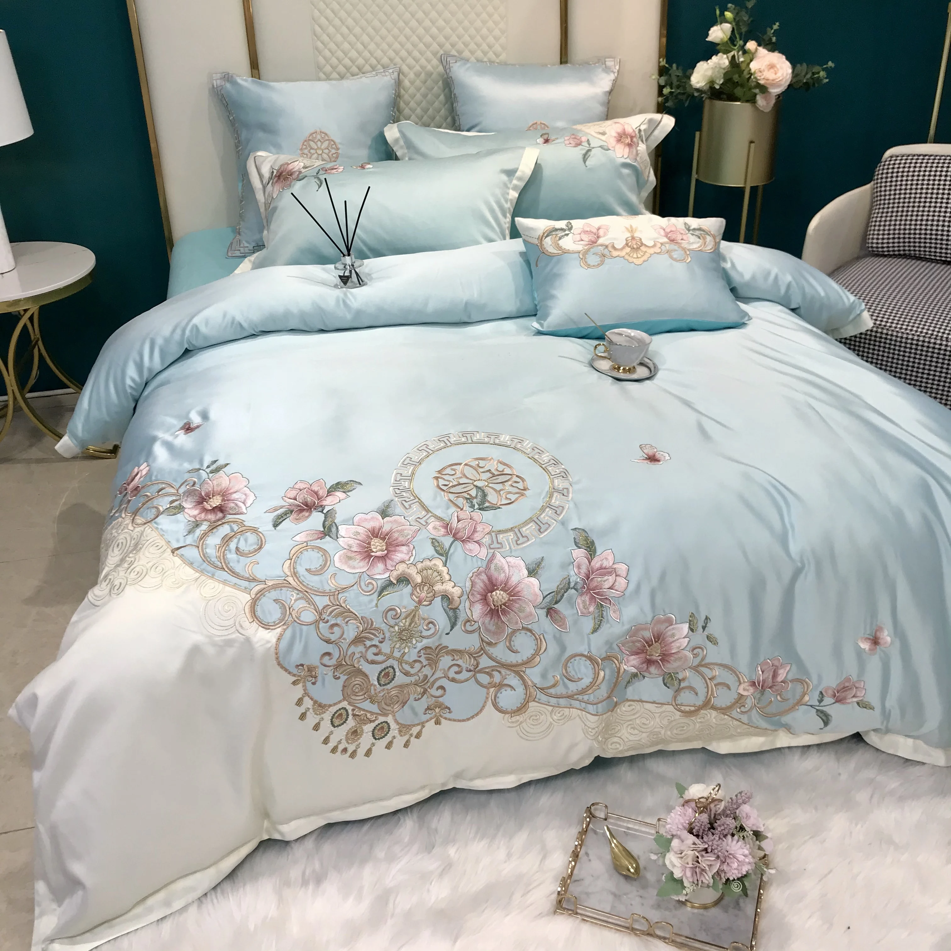 

Four-Piece High-End Set Embroidered Silk Luxury Quilt Cover Double Cotton Bed Sheet Wedding Bedding