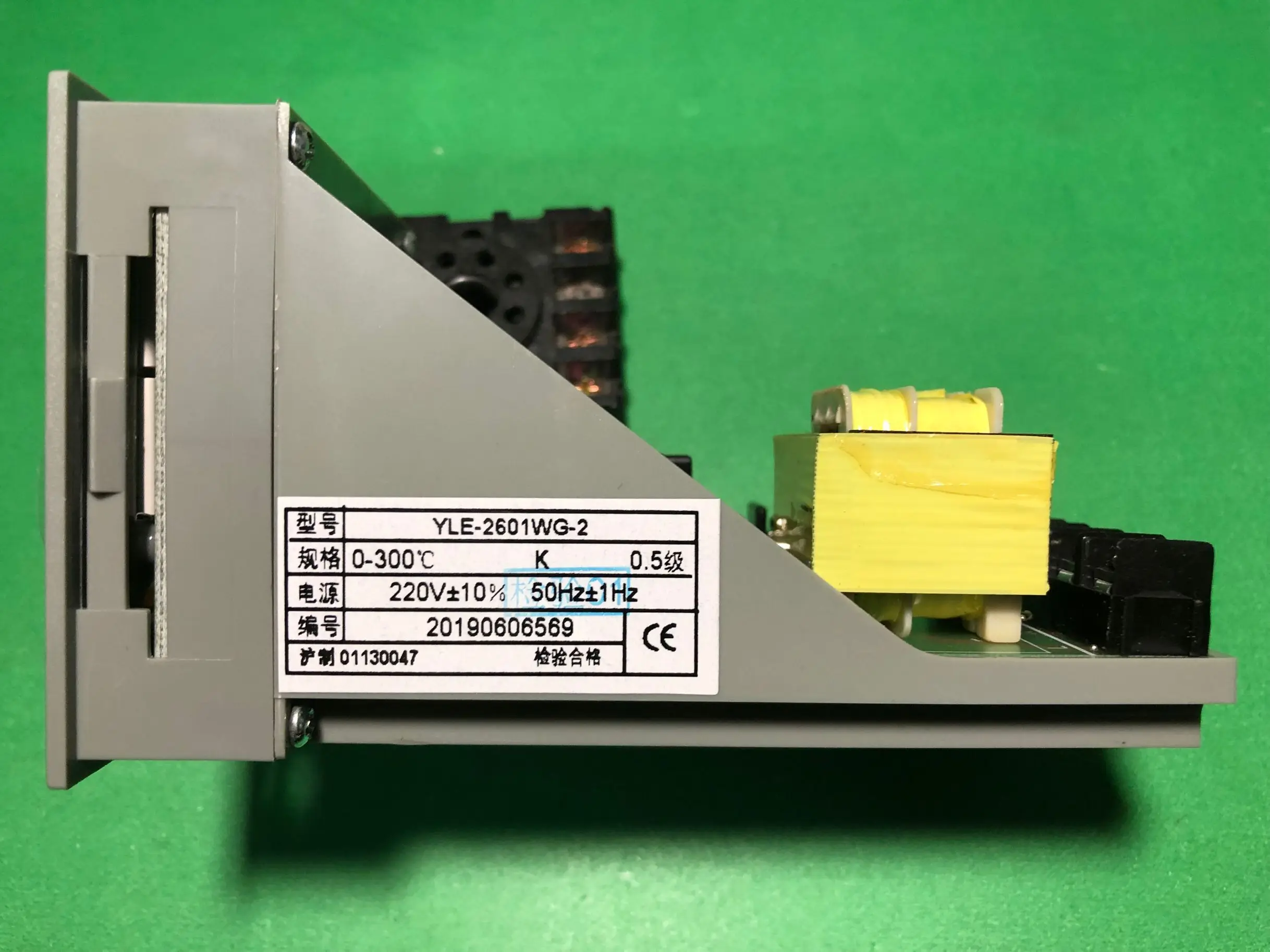 YLE-2601WG-2 Shanghai Yatai Прибор контроля температуры YLE-2000 2601 Вт 2611 Термостат