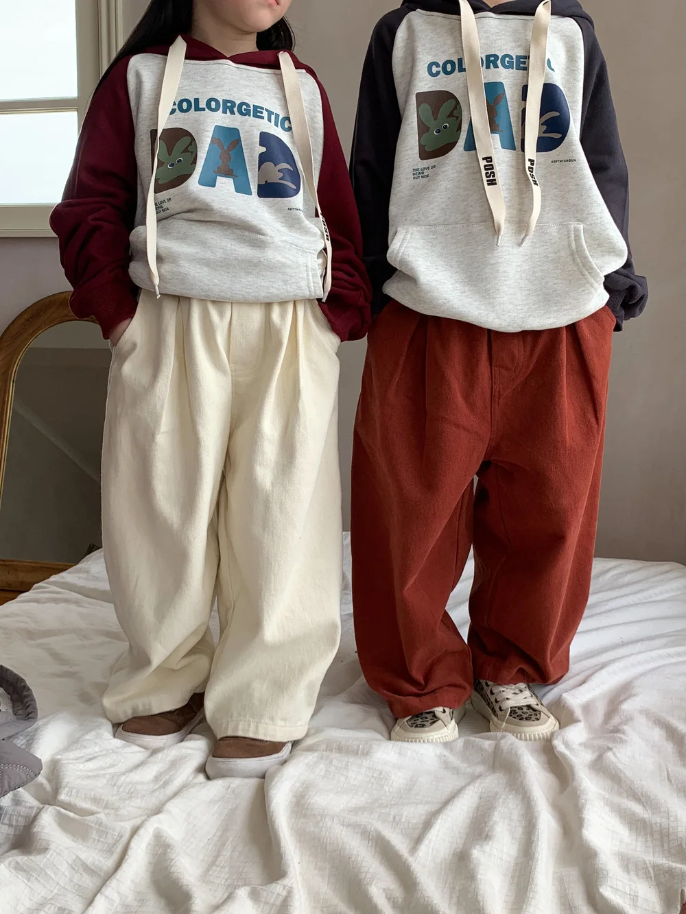 

Осень 2023, корейские детские свободные прямые штаны, Детские однотонные повседневные брюки для мальчиков и девочек, брюки с широкими штанинами для малышей, детская одежда