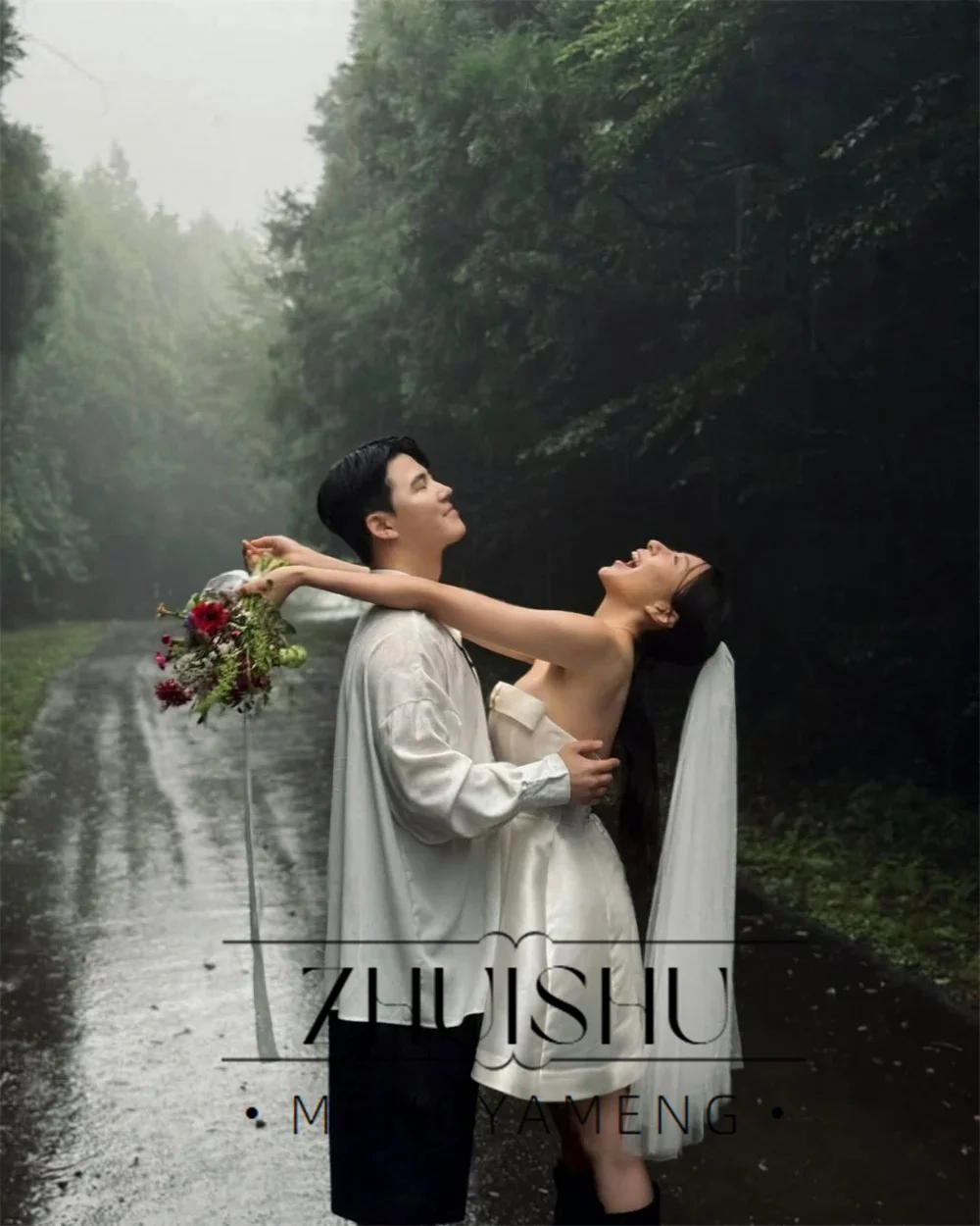 Фото Свадебное платье ZHUISHU Mini из атласа цвета слоновой кости, корейский стиль, для фотосессии, без бретелек, с бантом, А-силуэт, короткое, с корсетом, на заказ. №3